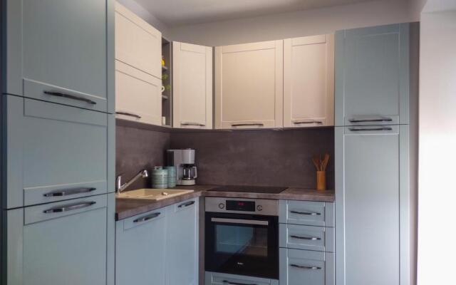 Studio apartment above promenade w terrace & parking