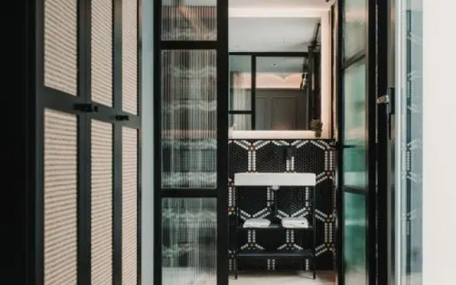 Reina 107 Beach Boutique