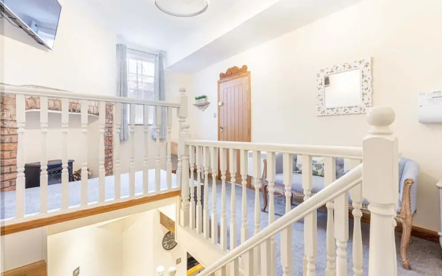Host Stay Merchant House Basement