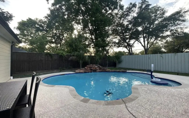 IAH SPHERIC Mini-mansion