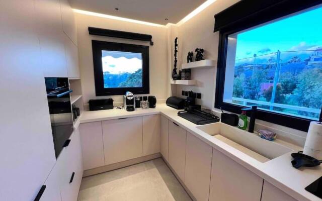 Lagonisi 2 bedroom luxury Apartment by the sea!