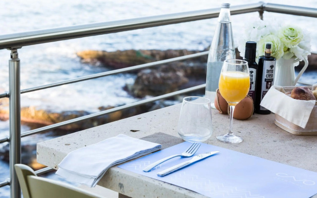Cavo Seaside Suites