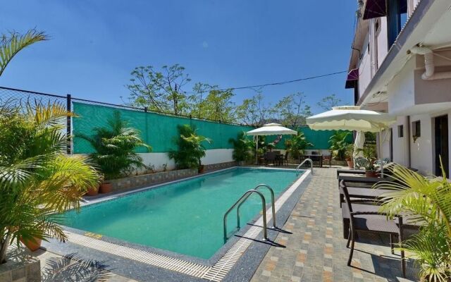 OYO 3422 Hotel Golden Berry