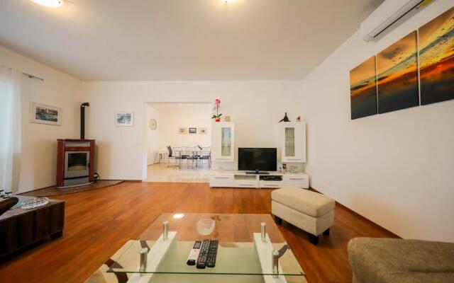 Ante - 30 m from beach - H(6+2)