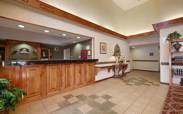 Best Western Bradbury Inn & Suites