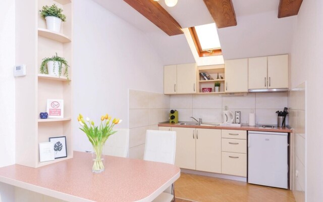 Nice Home in Mokosica With Wifi and 6 Bedrooms