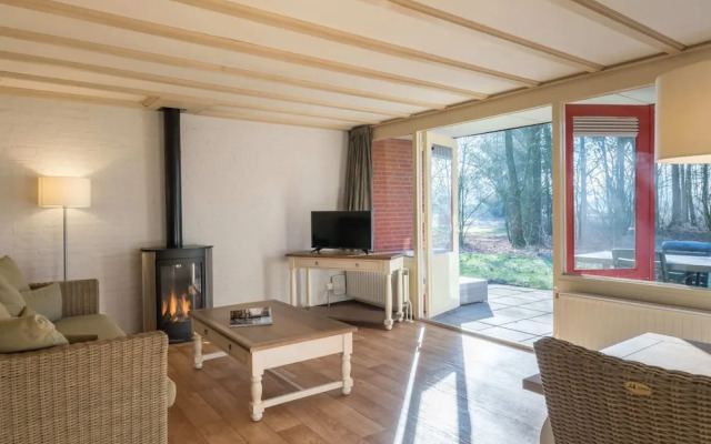 Cosy Bungalow Within De Maasduinen Area