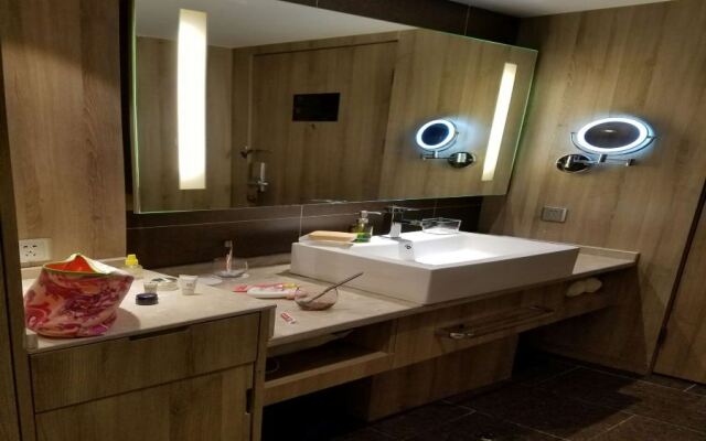 Atour Hotel Hanzhong High-Speed Railway Station