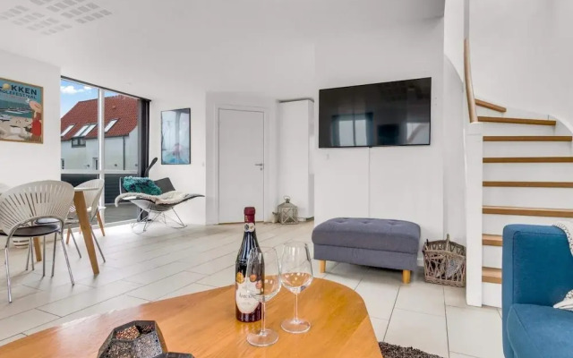Holiday Home, 750m From Beach