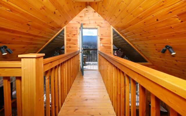 Fireside Memories 2 Br cabin by RedAwning