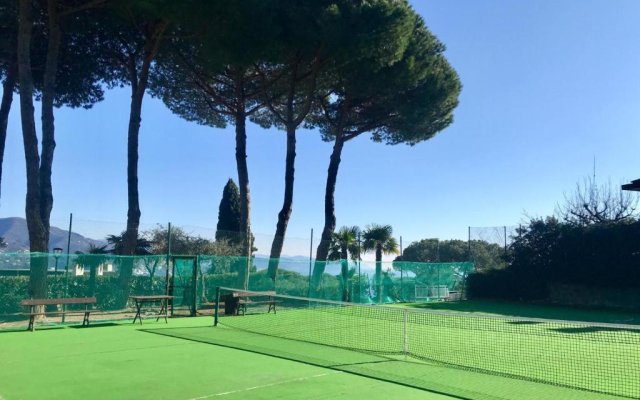 Residence "Delfino" con Piscina e Campo da Tennis