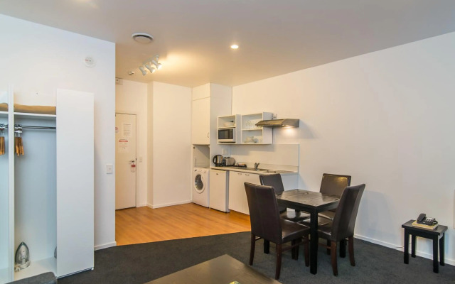 Gilmer Apartment Hotel