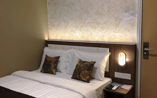 Red City Hotel