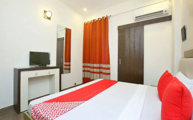 OYO 14186 Royal lake suites