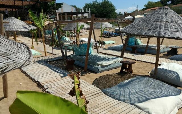 Anemomylos Lefkimmi Luxus Suites Hotel