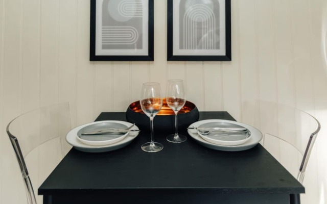 Wisteria House - Sleeps 11