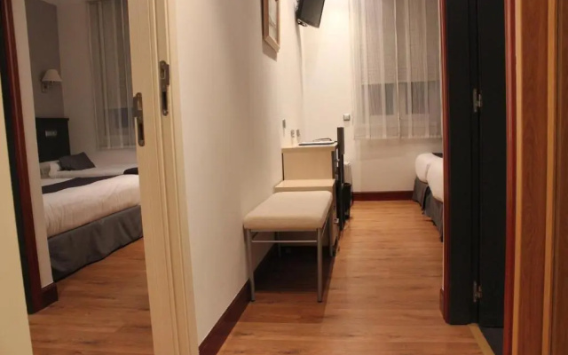 Hotel Mondragon