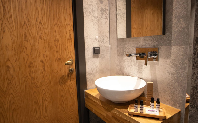 Zeno Suites Hotel
