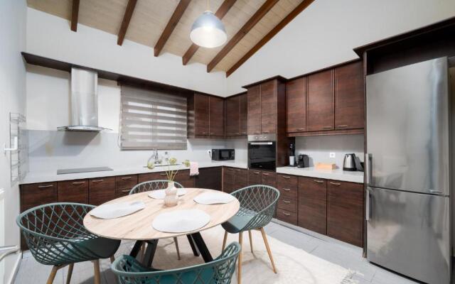 Meltemi Beach House - a seaside Luxury maisonnette