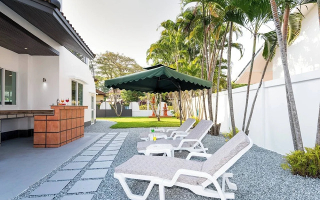 Luxury 4BR Private 425sqm Party Pool Villa