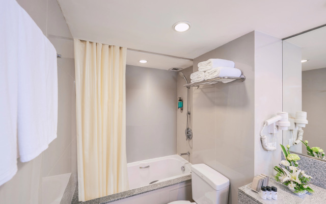 Narai Hotel (SHA Extra Plus)