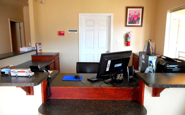 Crossroads Inn & Suites