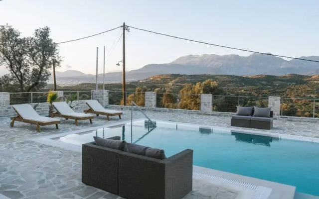 Villa Ida With Pool in Kamilari