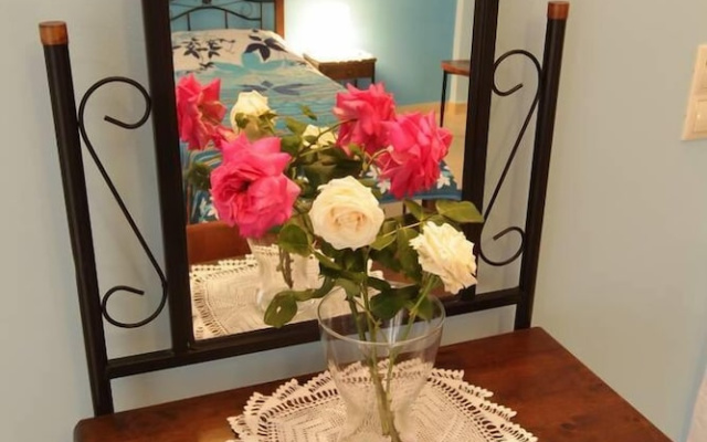 Life Maisonette Cozy Getaway 5 min From the Beach