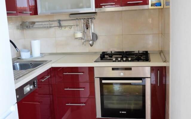 Coastal Apartment - Sleeps 6, Balcony & Parking