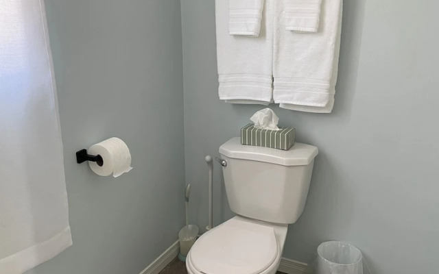 Buoy & Arrow Restaurant and Suites