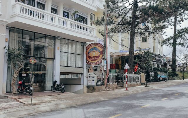Frosty Land Hotel