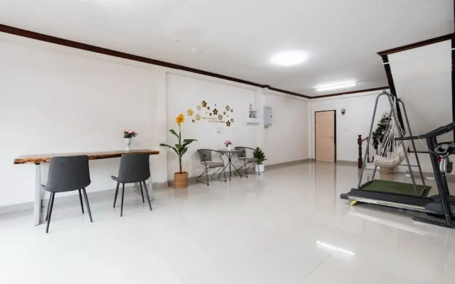 2B Cozy Hostel