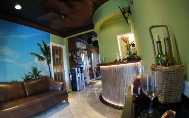 Seascape Tropical Inn - Adult Exclusive