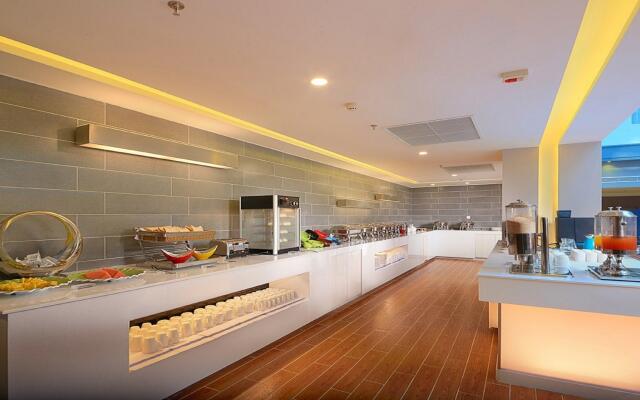 Holiday Inn Express Shenyang North Station by IHG