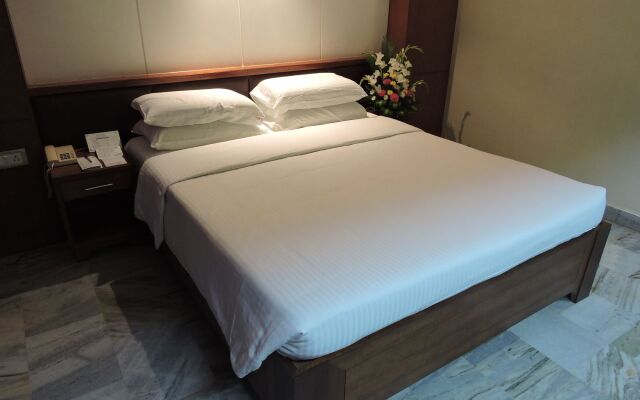Hotel PLR Grand