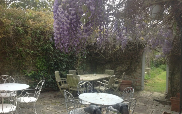 Bolt Hole Earnley