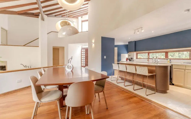 w Incredible 5BR House w Jacuzzi in El Poblado