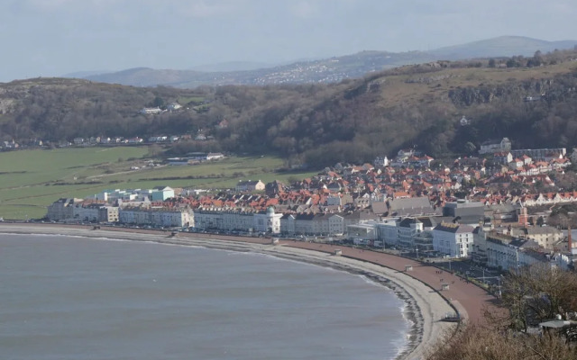 Orme's Edge @ No 9