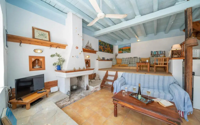 Architects House (100 meters from Assos beach)