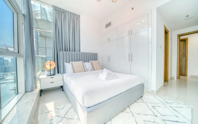 Premium 2BR Apt w Marina Views