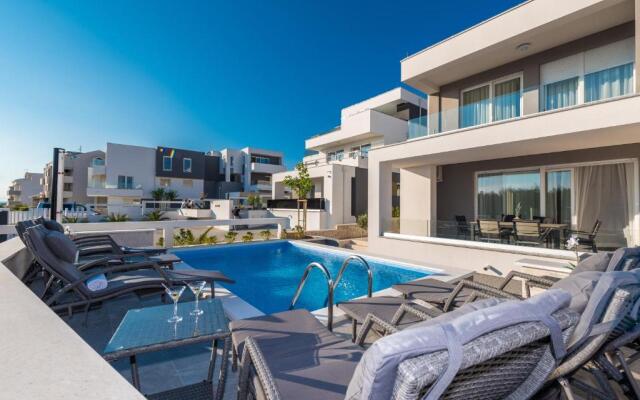 Apartments with Pool Villa Zora