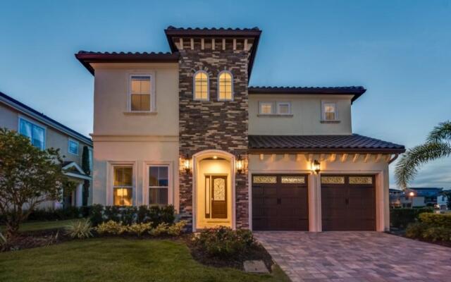 7 Bdrmstheatergamermpoolmansion