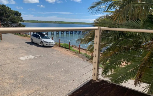 Beachside & Jetty View Apartment 7 - Sea Eagle Nest Apartment
