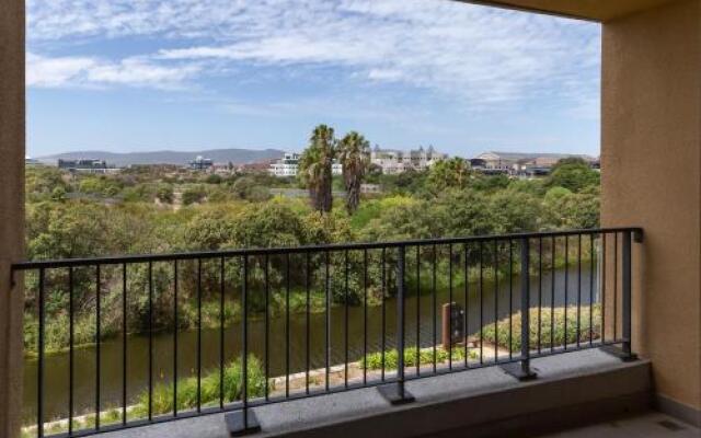 Blou Inn - Century City