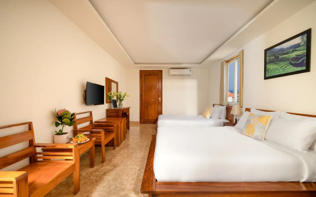 Titan Hotel