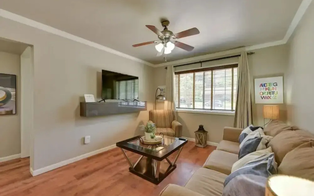 The Homestead Luxury-cozy 2BR Apartments Near SFA