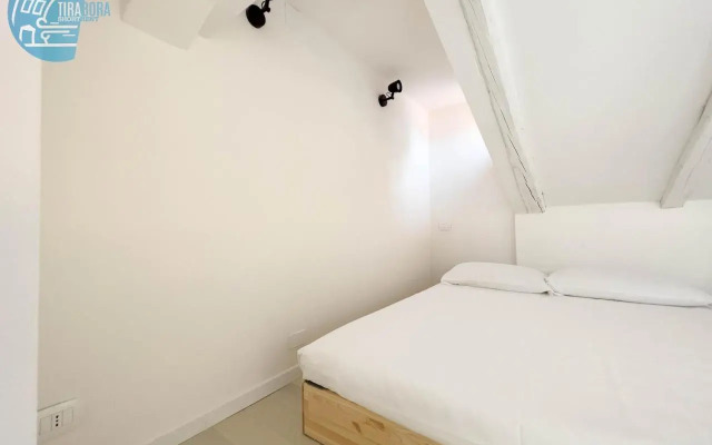 Basovizza 3 Angelica Tirabora Short Rent