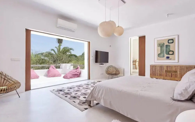 Idyllic Villa With Swimming Pool