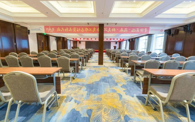 Baofeng International Hotel