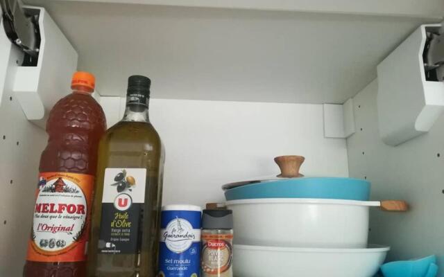 Studio renové en RDJ dans résidence de standing